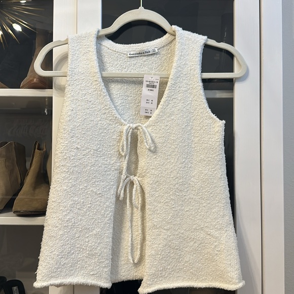 NWT Abercrombie textured tie vest - Picture 3 of 3
